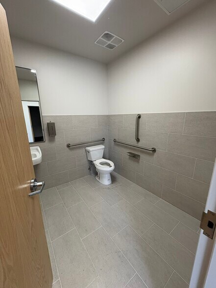 More Photos Of 5475 Peoria St, Denver Light Manufacturing For Lease