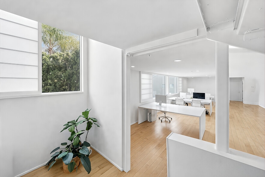 More Photos Of 2100 Abbot Kinney Blvd, Venice Loft Creative Space For Lease
