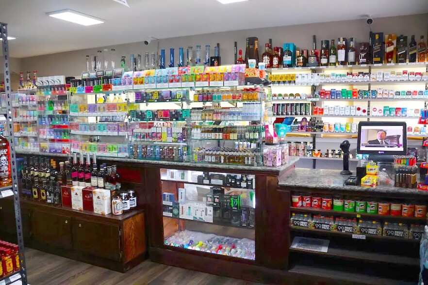 More Photos Of 2278 N 63 Hwy, Oskaloosa Hotel For Sale