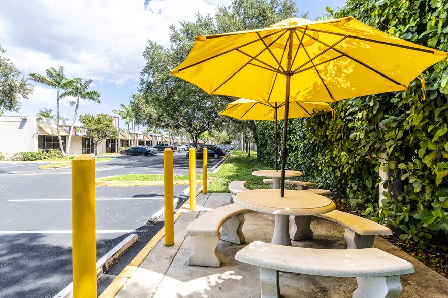 More Photos Of 4101 Ravenswood Rd, Dania Beach Unknown For Lease