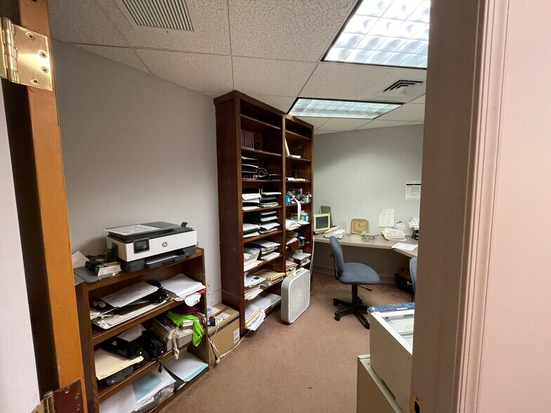 More Photos Of 11340 Pembrooke Sq, Waldorf Medical For Sale