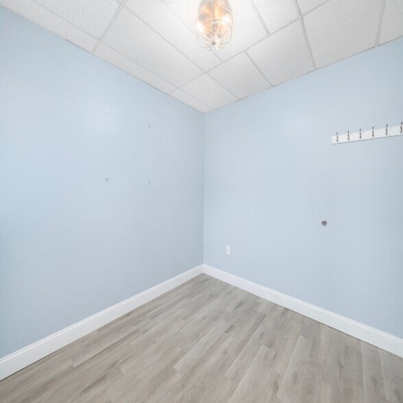 More Photos Of 250 Wampanoag Trl, Riverside Medical For Sale