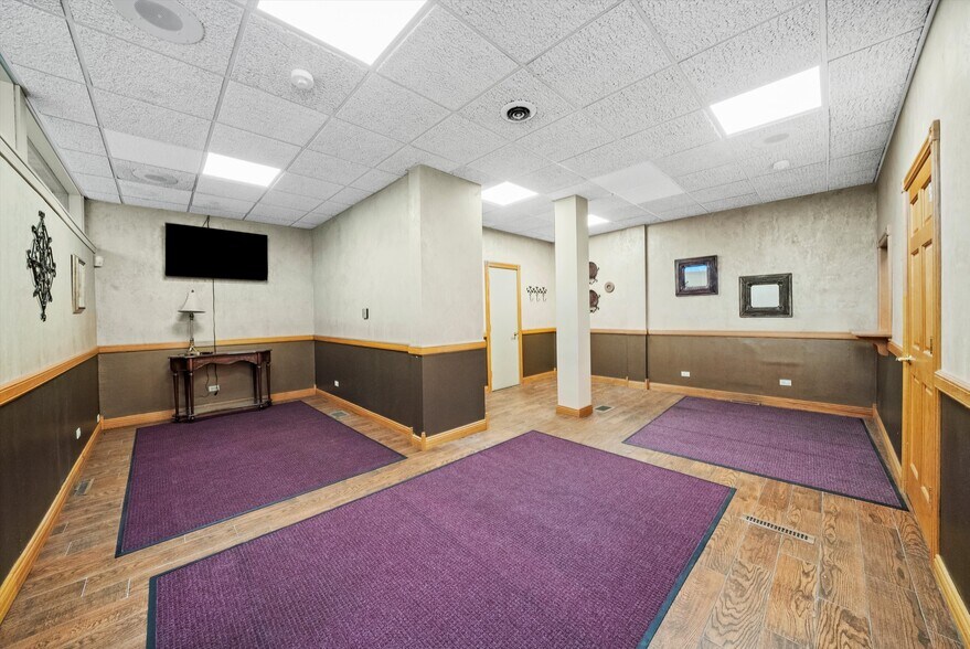 More Photos Of 5346 W 95th St, Oak Lawn Office For Sale