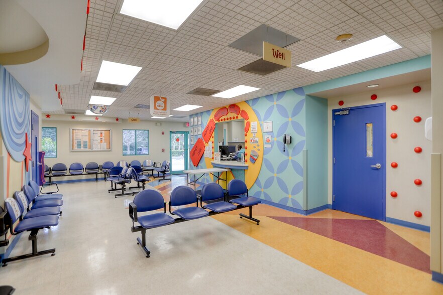 More Photos Of 1835 N Corporate Lakes Blvd, Weston Medical For Sale