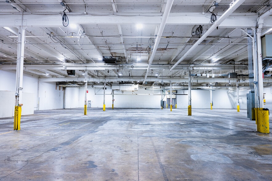 More Photos Of 1818 Elmwood Rd, Rockford Warehouse For Lease