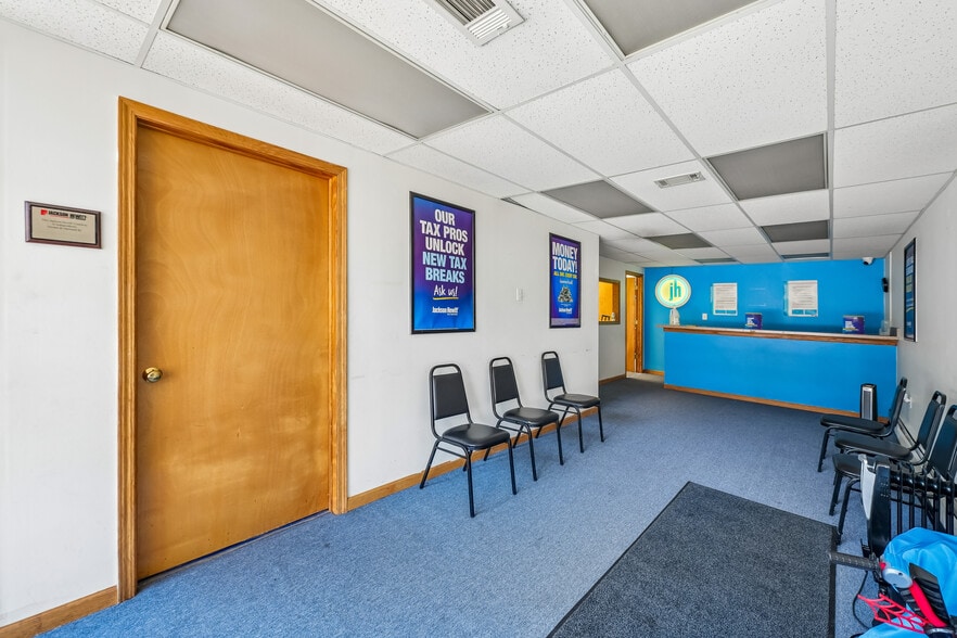 More Photos Of 6114 W North Ave, Chicago Office For Sale