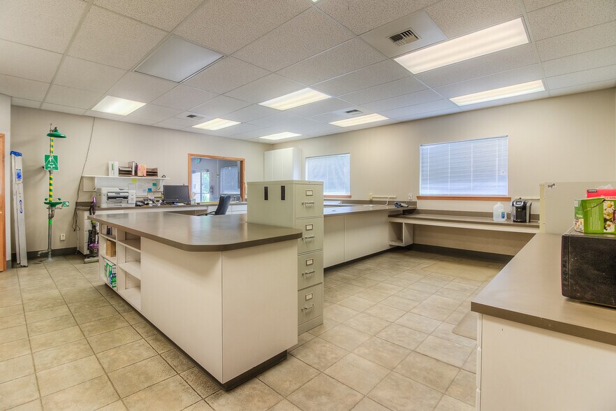 More Photos Of 445 Barnard Blvd, Sunnyside Office For Sale