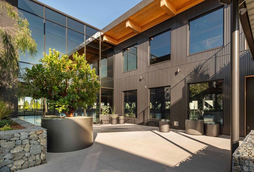 More Photos Of 4204 Glencoe Ave, Marina Del Rey Unknown For Lease