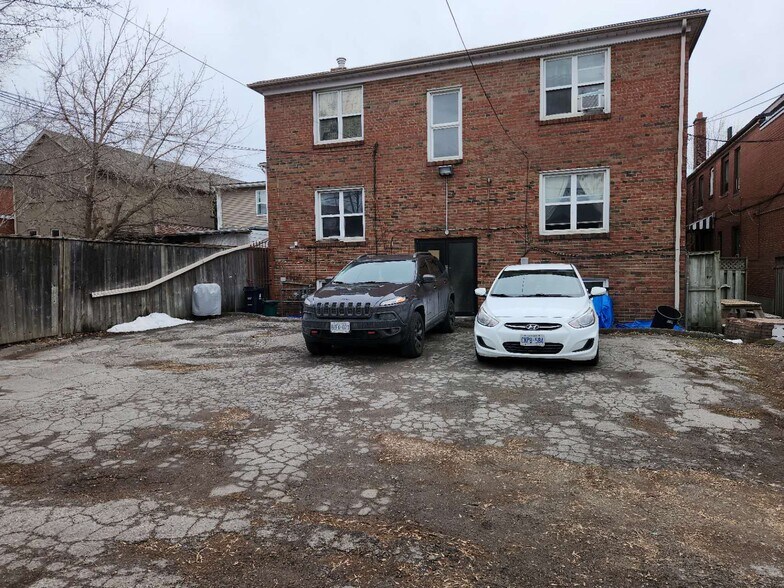 More Photos Of 50 Amherst Av, Toronto Apartments For Sale