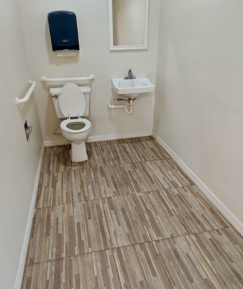 More Photos Of 2501 27th Ave, Vero Beach Unknown For Lease