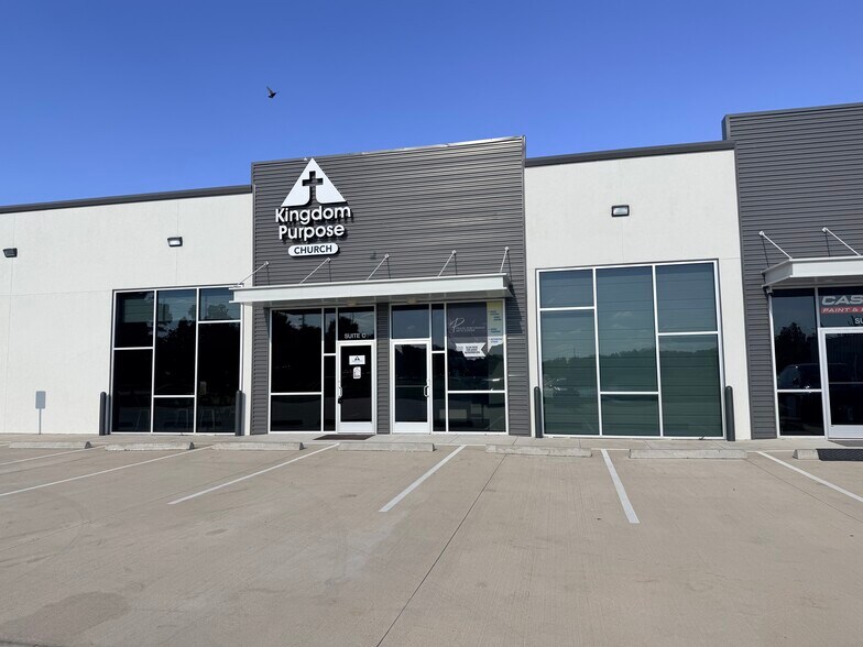 More Photos Of 18107 Longenbaugh, Cypress Showroom For Lease