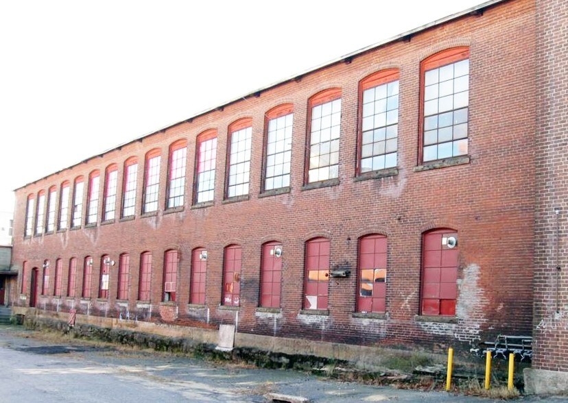 More Photos Of 32 Oak Hill Ln, Fitchburg Warehouse For Sale