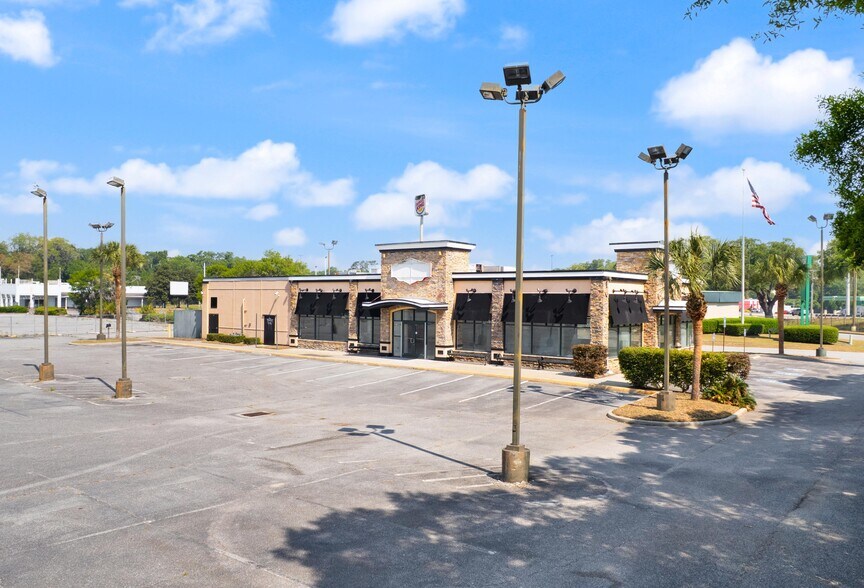 More Photos Of 1025 Magnolia Bluff Way SW, Darien Restaurant For Sale