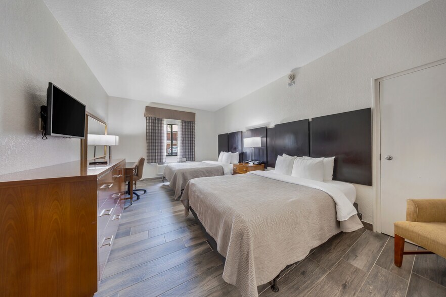 More Photos Of 333 SE 1st Ave, Florida City Hotel For Sale