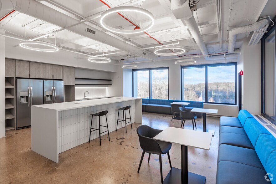 More Photos Of 6300 N River Rd, Rosemont Office For Lease