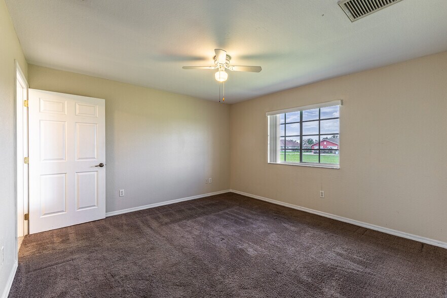 More Photos Of 717 SE 8th St, Cape Coral Apartments For Sale