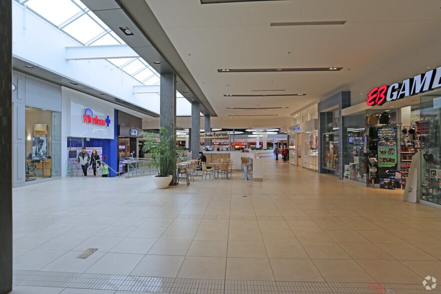 More Photos Of 221 Glendale Ave, St Catharines Freestanding For Lease