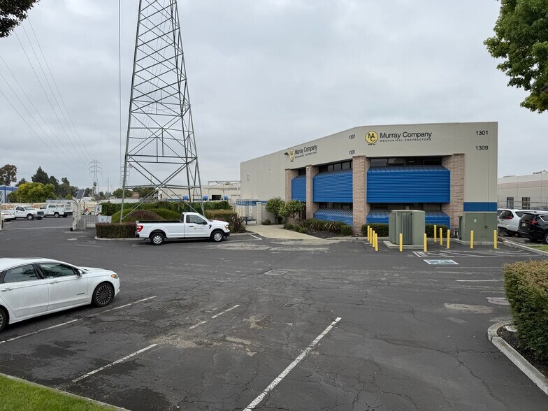 Primary Photo Of 1301 Laurelwood Rd, Santa Clara Manufacturing For Lease