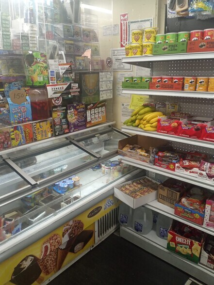 More Photos Of 17 Spring St, Trenton General Retail For Sale