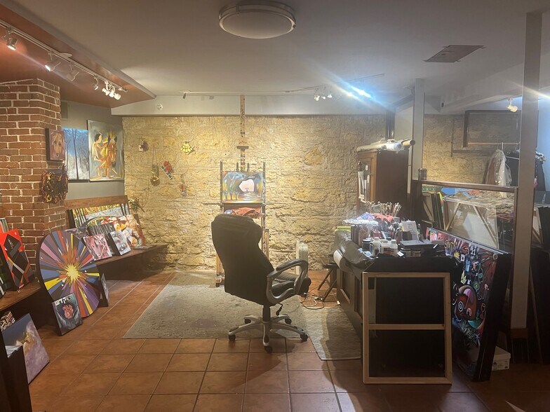 More Photos Of 418-420 E State St, Rockford Storefront For Sale