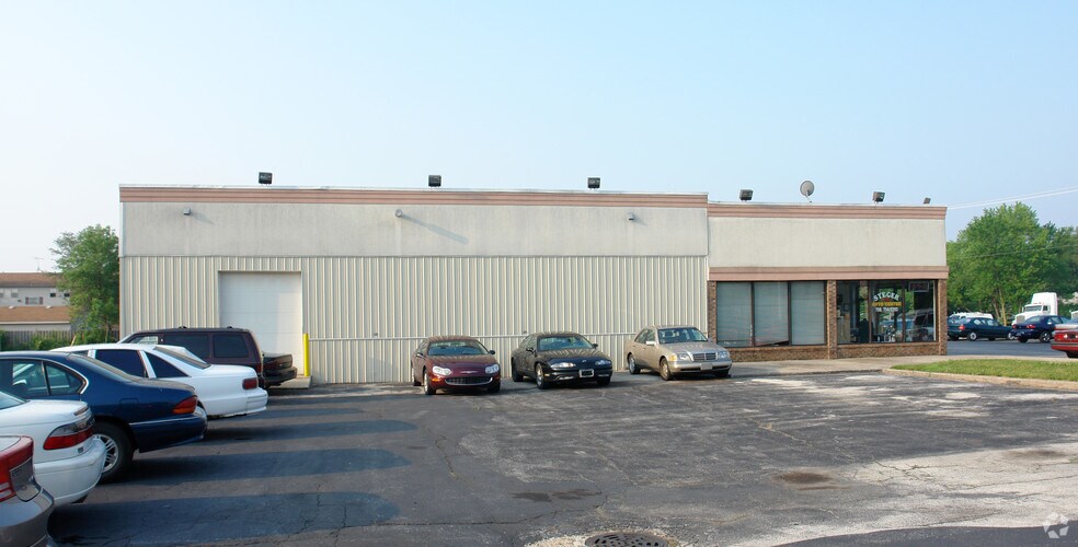 More Photos Of 450 W 34th St, Steger Auto Dealership For Sale