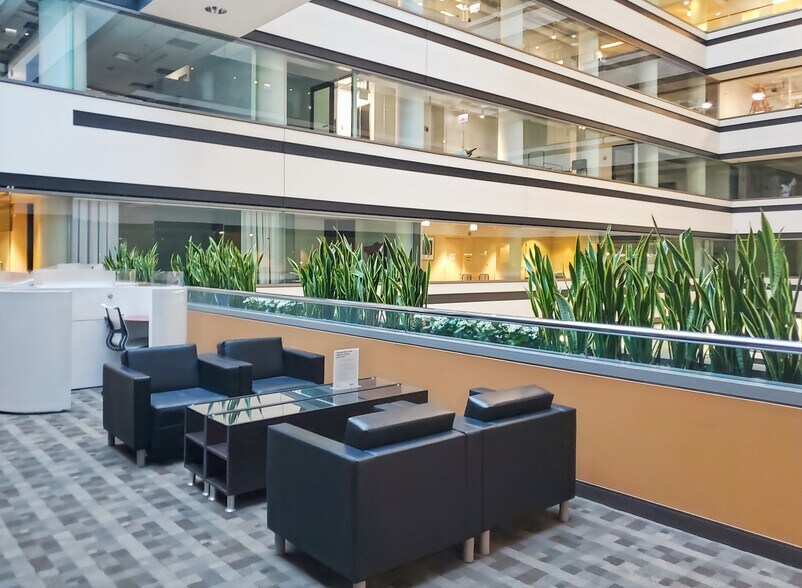 More Photos Of 203 N LaSalle St, Chicago Office For Lease