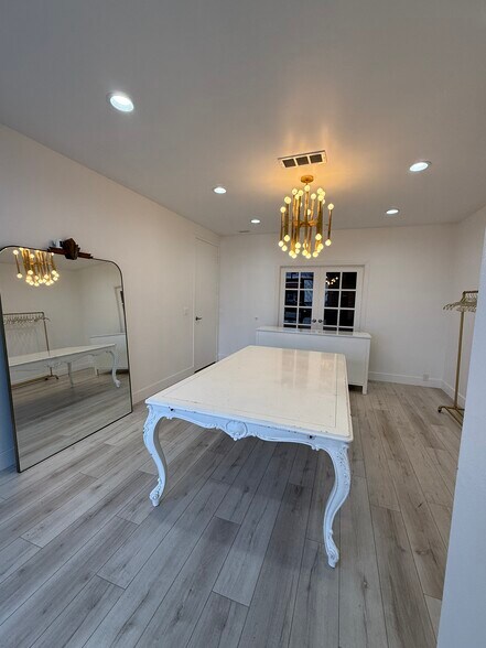 More Photos Of 887 W 16th St, Newport Beach Light Manufacturing For Lease