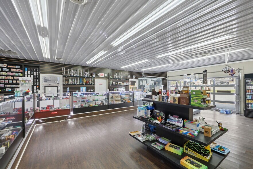More Photos Of 619 Green Blvd, Aurora Freestanding For Sale