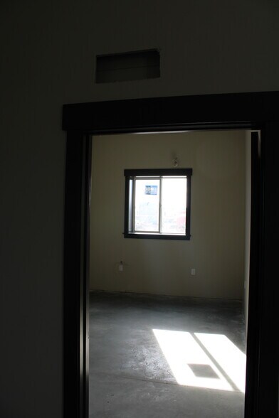 More Photos Of 61 W 465 N, Blackfoot Light Manufacturing For Lease