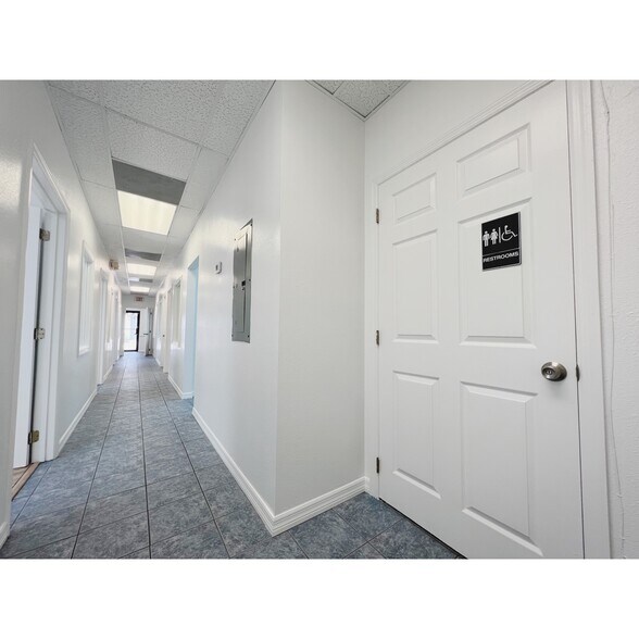 More Photos Of 7216 Chancery Ln, Orlando Warehouse For Lease