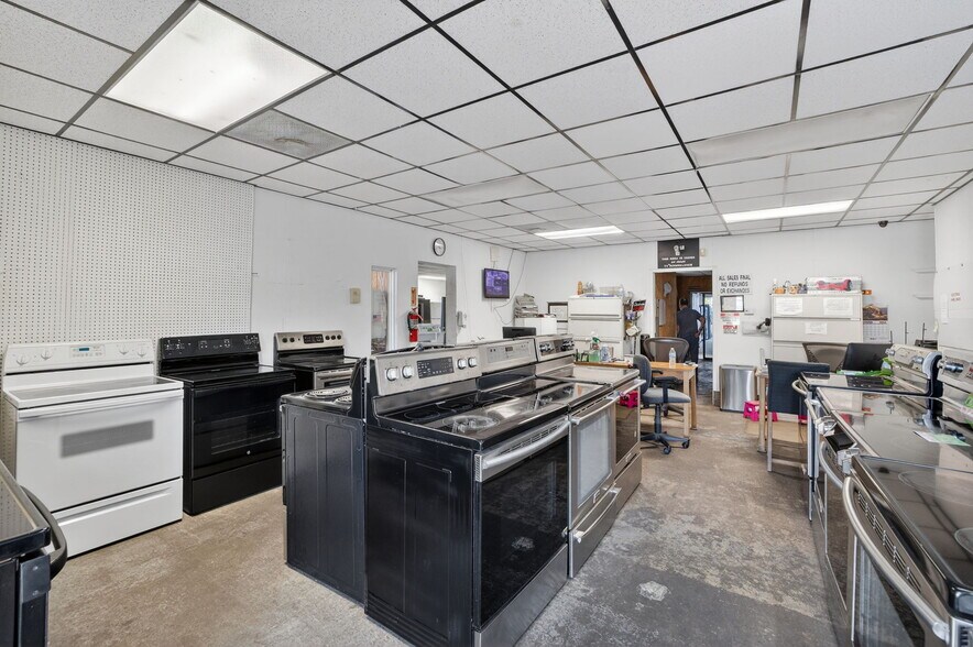 More Photos Of 3928 SW 12th Ct, Fort Lauderdale Manufacturing For Sale