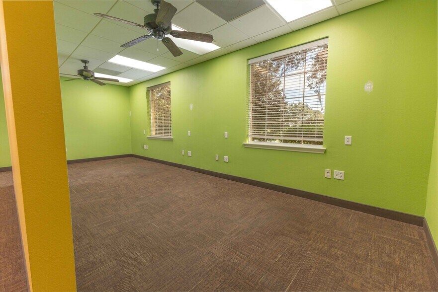 More Photos Of 3400 Southern Trce, The Villages Office For Sale