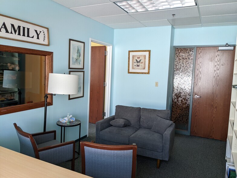 More Photos Of 1111 N Wells St, Chicago Office For Lease