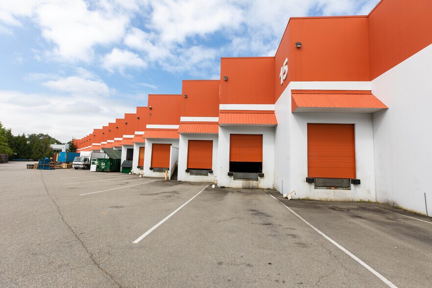 More Photos Of 8085 N Fraser Way, Burnaby Warehouse For Lease