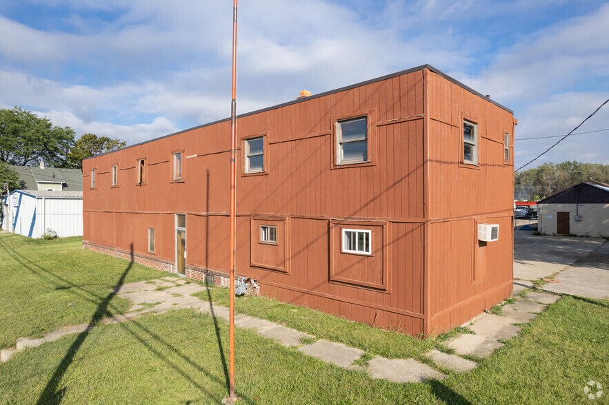 Primary Photo Of 38 W Sylvania Ave, Toledo Warehouse For Lease