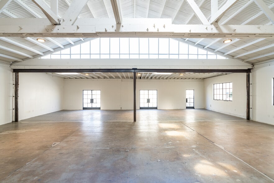 Primary Photo Of 4227 Whiteside St, Los Angeles Warehouse For Lease