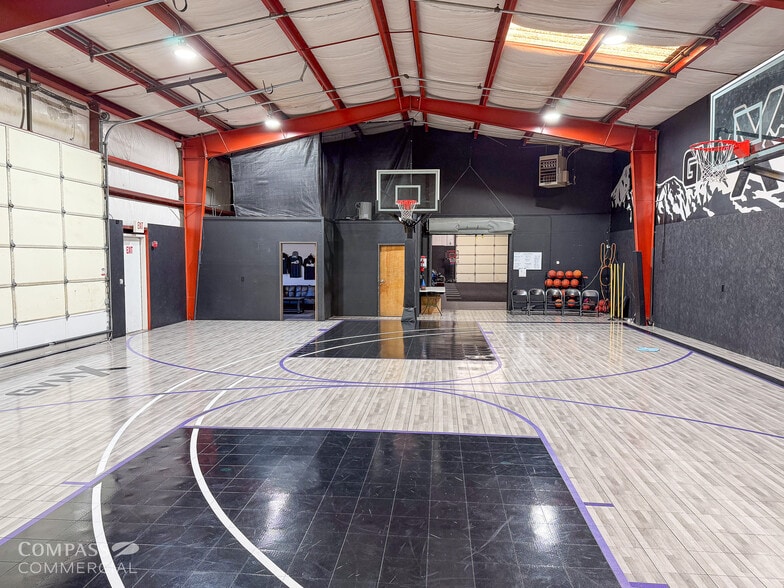 More Photos Of 2185 NE 2nd St, Bend Warehouse For Sale