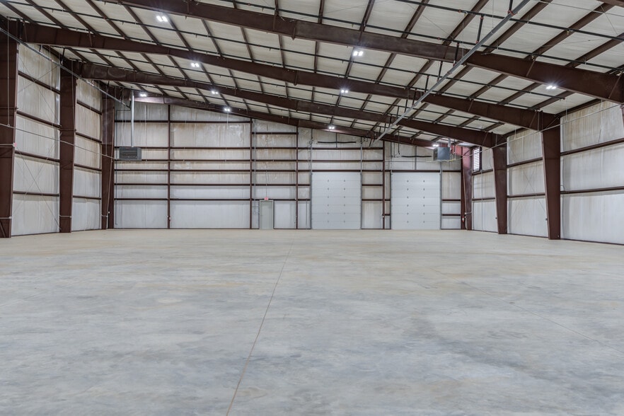 More Photos Of 8111 Patel Dr, Wolfforth Distribution For Sale