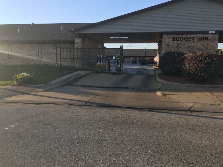 More Photos Of 3607 Hamilton Ave, Saint Louis Hotel For Sale