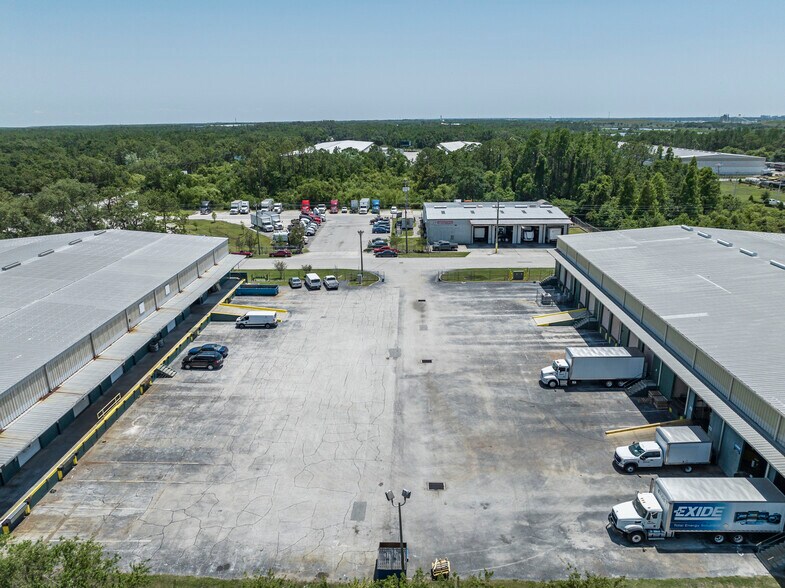 More Photos Of 4960 E Lakeland Commerce Pky, Lakeland Flex For Lease