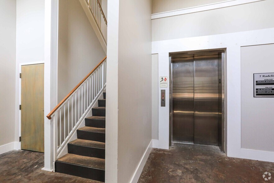 More Photos Of 445 King St, Charleston Office For Lease