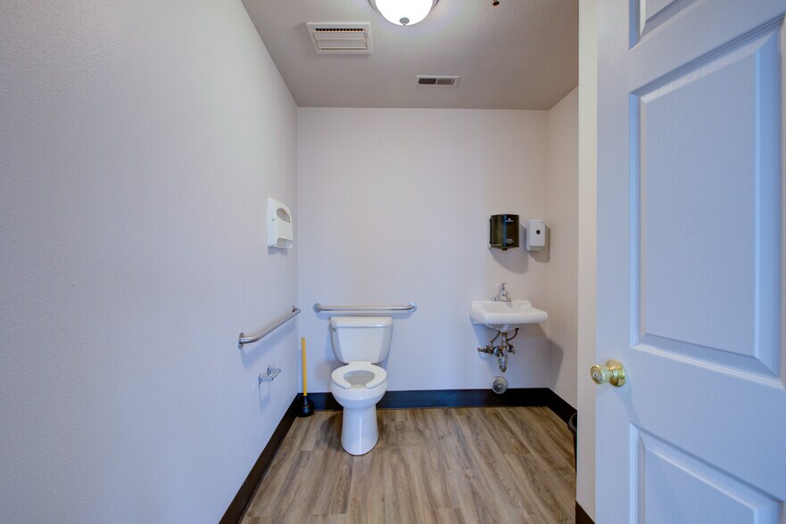 More Photos Of 1341 McWilliams Way, Modesto Warehouse For Lease