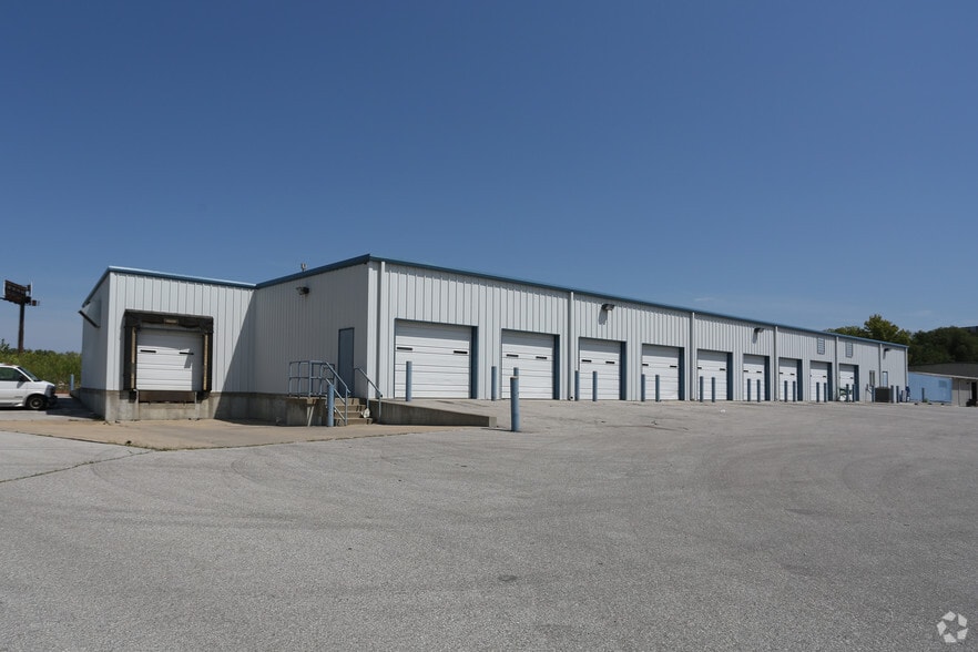 Primary Photo Of 5036 NW Waukomis Dr, Kansas City Warehouse For Lease