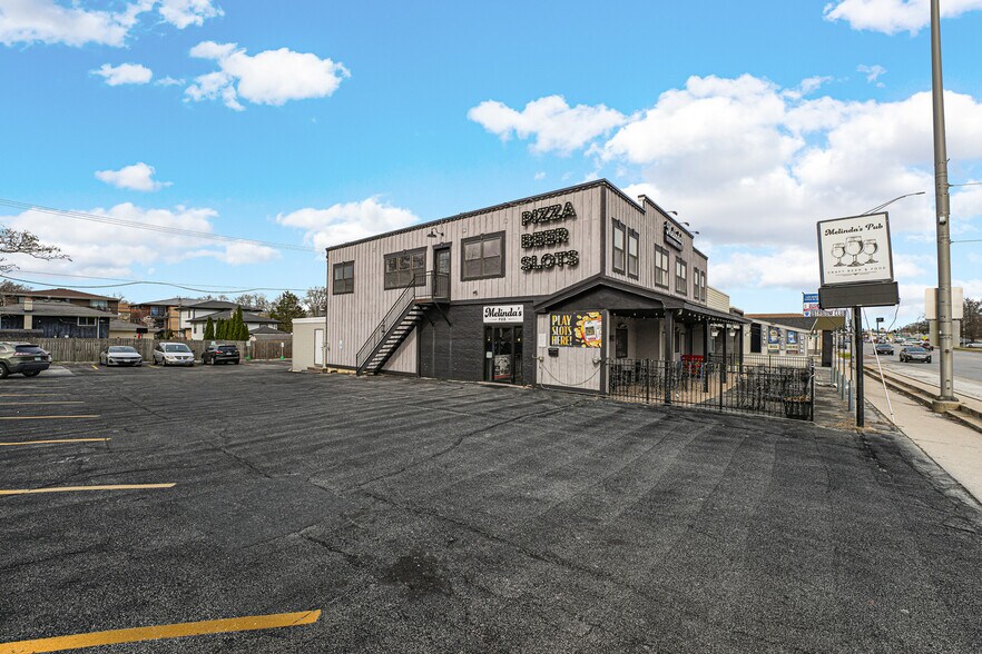 More Photos Of 6906 W 111th St, Worth Bar For Sale