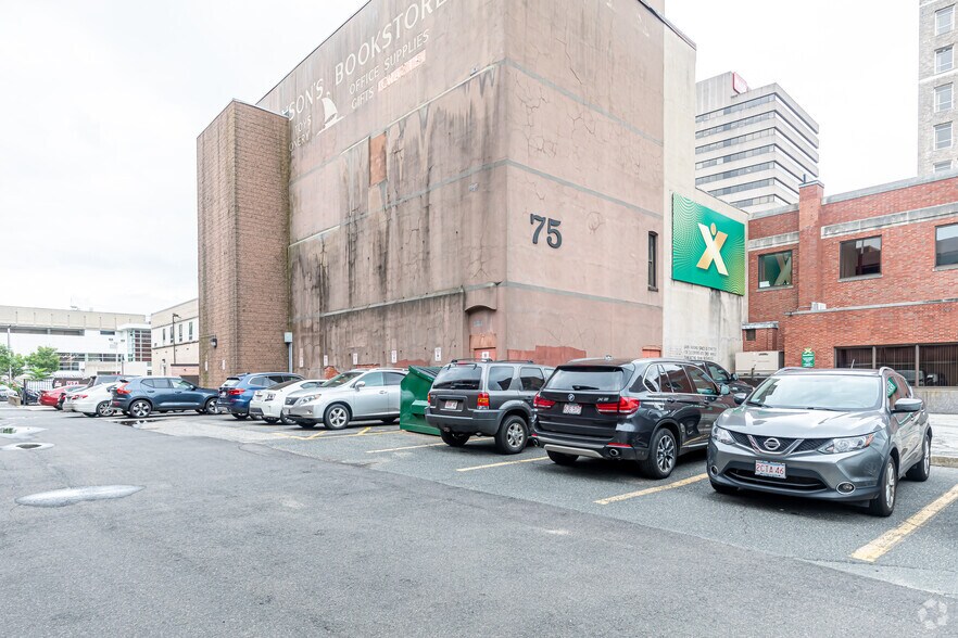 More Photos Of 1391 Main St, Springfield Office For Lease