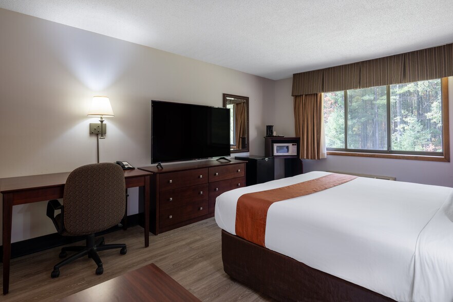 More Photos Of 200 S Pine Ridge Ave, Merrill Hotel For Sale