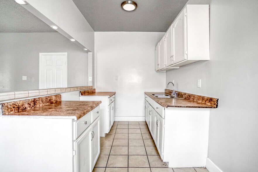 More Photos Of 5606 S Figueroa St, Los Angeles Apartments For Sale