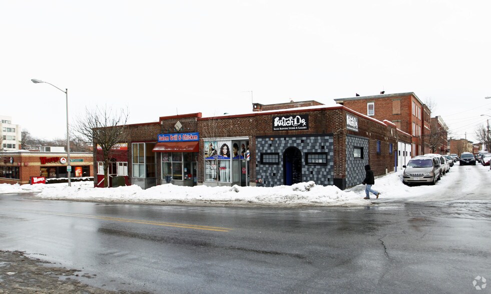 More Photos Of 101-109 Lafayette St, Salem Bar For Lease