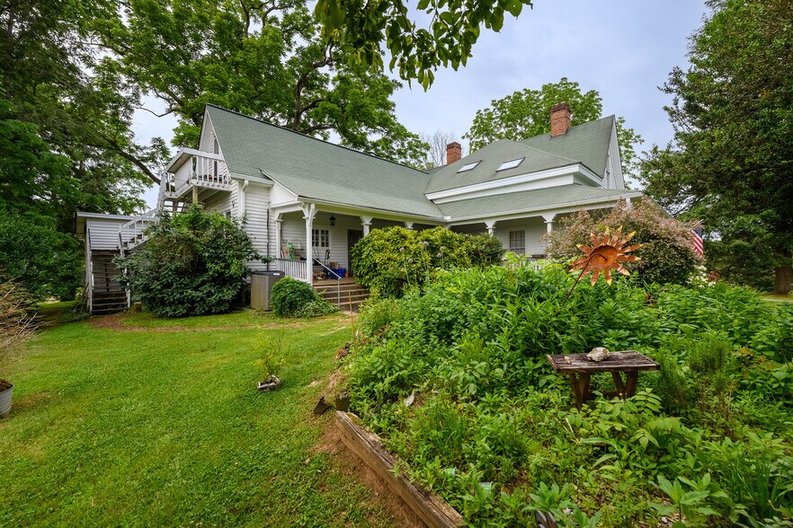 More Photos Of 1526 Highway 255 N, Sautee Nacoochee Hotel For Sale