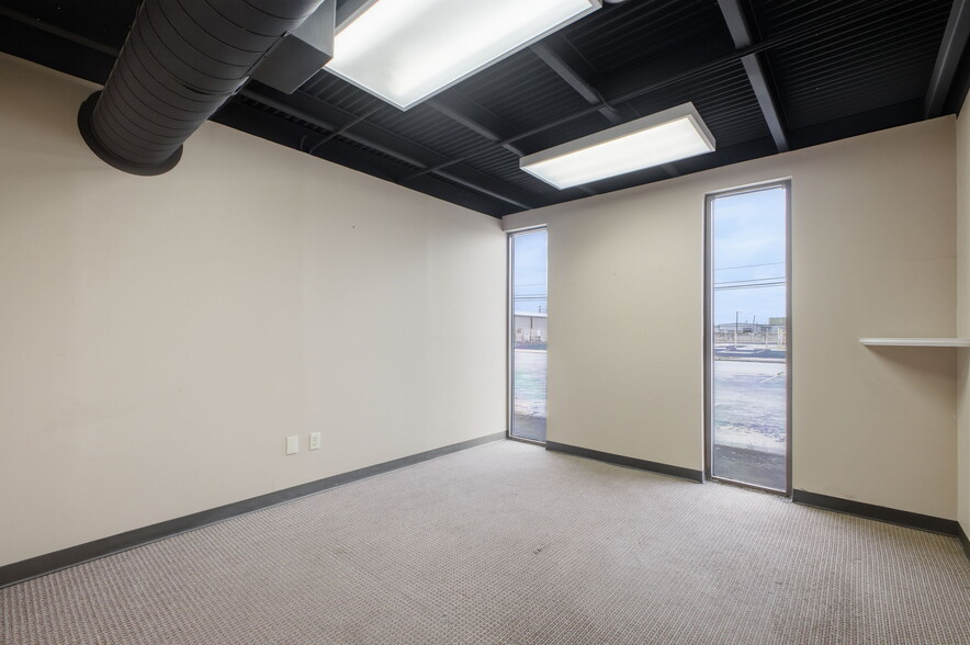 More Photos Of 2110 Mannix Dr, San Antonio Light Distribution For Sale